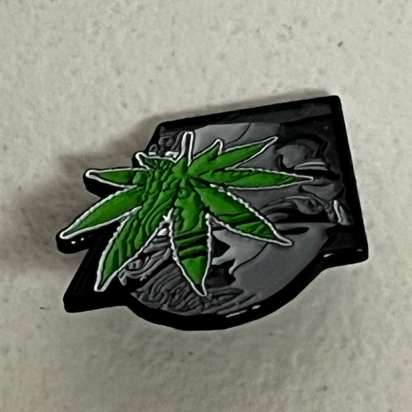 Snoop Dogg 420 Pin Hat Pins Streetwear Hats Caps Hatpin Music Rapper - Picture 4 of 7